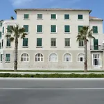 The West Coast Gasthof *