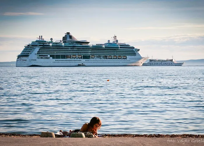 The West Coast بيت ضيافة