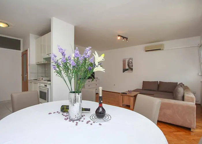 The West Coast بيت ضيافة