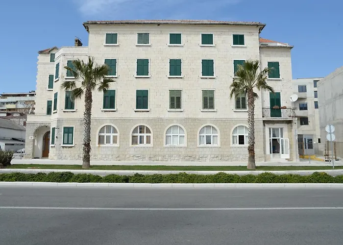 The West Coast بيت ضيافة *